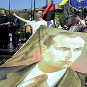 Nationalisti ucraineni il omagiaza pe Stepan Bandera FOTO Sputnik