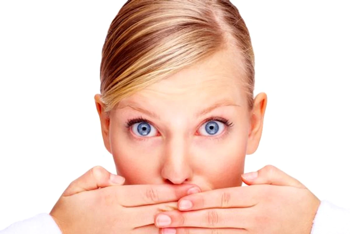 Cele mai frecvente cauze ale respirației urât mirositoare sunt cele de natură dentară. www.clicksanatate.ro