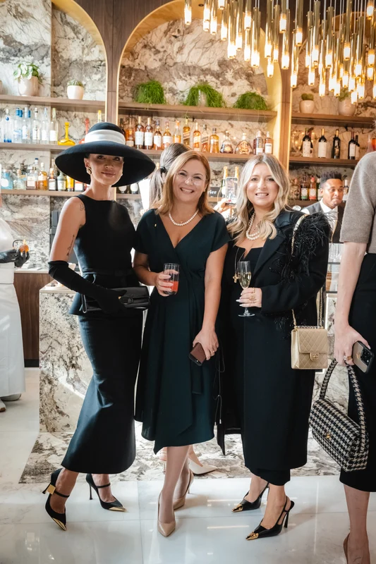 Adelina Pestrițu, alături de Simona Marzac, Director de Vânzări și Marketing InterContinental Athénée Palace Bucharest, și Andreea Mărcuța