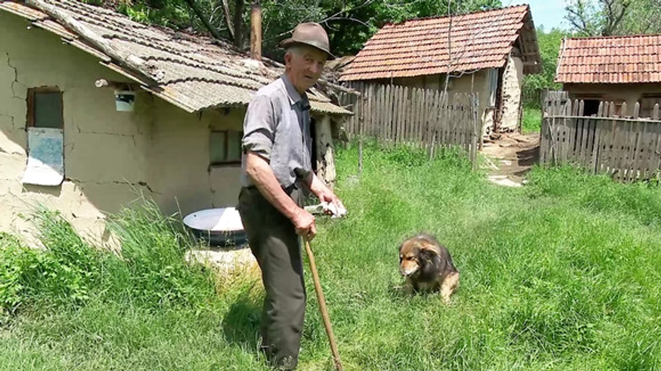 Nea Ioan Chiriţă se ţine bine la 73 de ani Foto: Iulian Bunilă