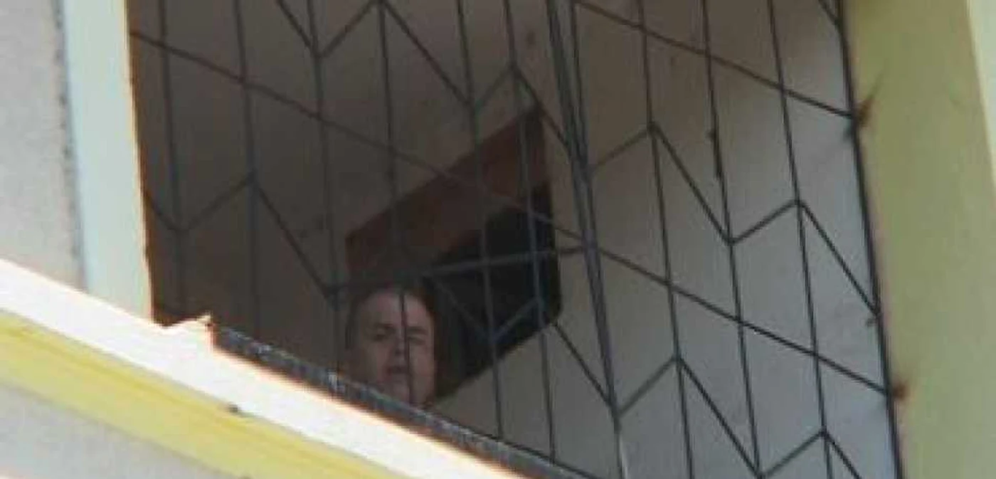 Târgu-Jiu: Timp de 40 de minute, bărbatul nu a lăsat pe nimeni să se apropie de el