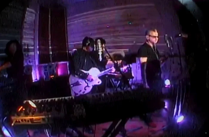Depeche Mode. FOTO captura video Facebook Depeche Mode - Memento Mori