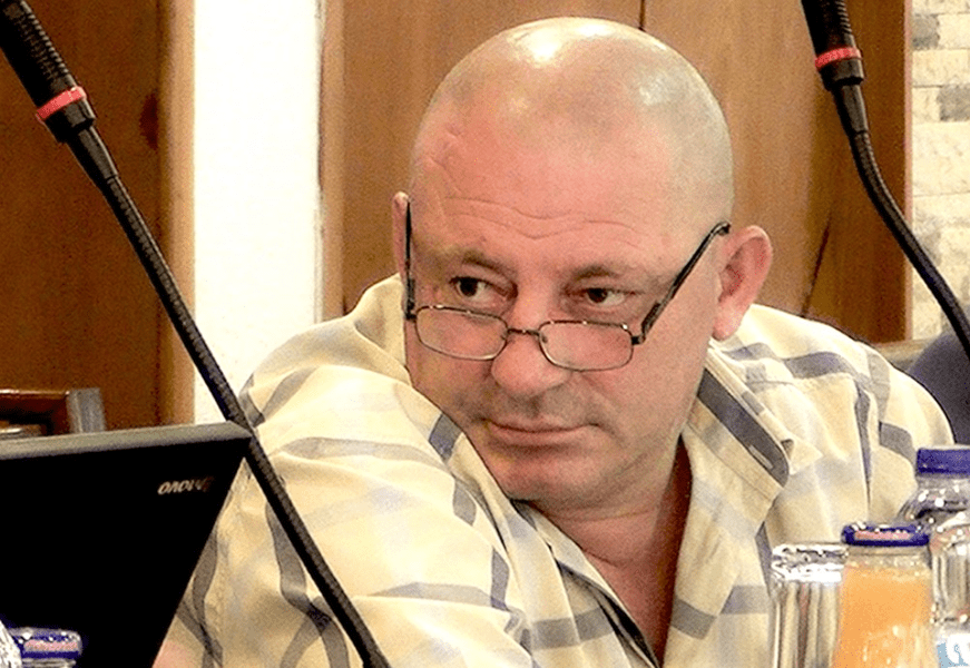 Fost paralamentar bosniac, arestat la Timișoara. Este condamnat în țara lui pentru corupție