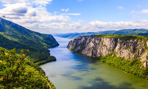 Dunărea, graniță naturală între România și Serbia FOTO Shutterstock 