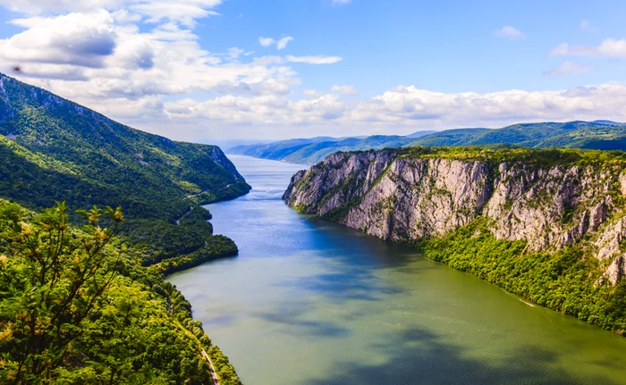 Dunărea, graniță naturală între România și Serbia FOTO Shutterstock 