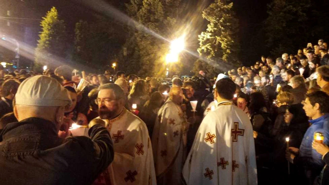 Timişorenii au luat Lumină la Catedrala Mitropolitană FOTO Ştefan Both