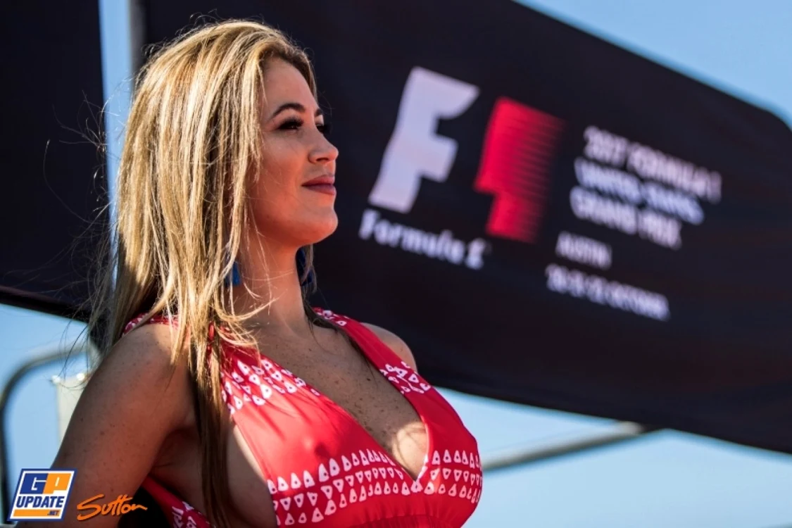 Fete frumoase şi maşini scumpe, specialitatea casei, la Monaco