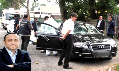 Diplomatul Silviu Ionescu a fost  a doua zi dimineaţă la locul unde poliţia  a găsit maşina Ambasadei la Singapore jpeg