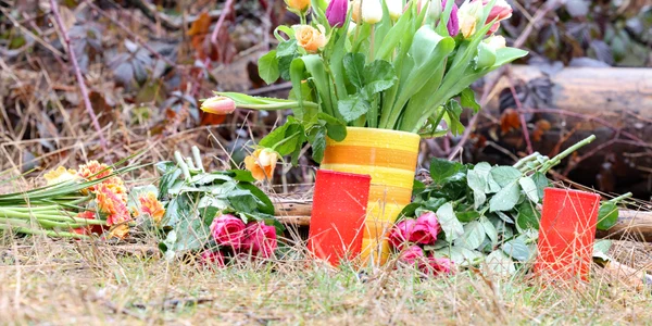 flori in locul unde a fost gasit cadavrul fetei ucise in germania profimedia 0762749773 jpg