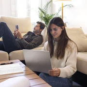 Lucru de acasa  Foto Freepik com jpg