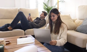 Lucru de acasa  Foto Freepik com jpg