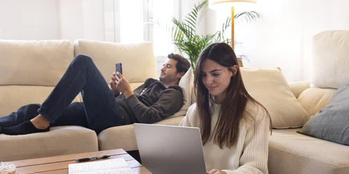 Lucru de acasa  Foto Freepik com jpg