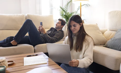 Lucru de acasa  Foto Freepik com jpg