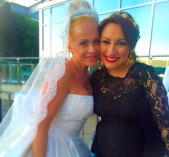 
    Andra le-a făcut urări călduroase mirilor foto: arhiva personală  
