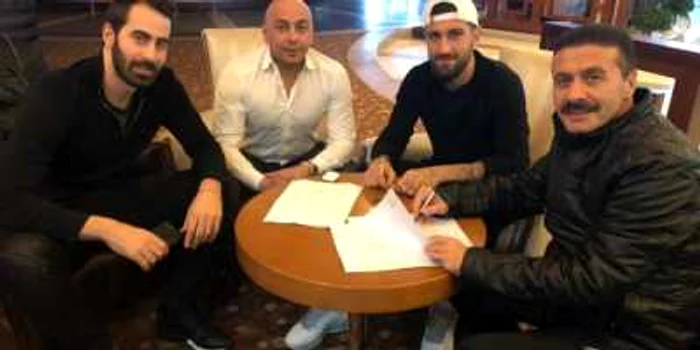 Paul Papp (al doilea din dreapta) a semnat contractul cu Sivasspor