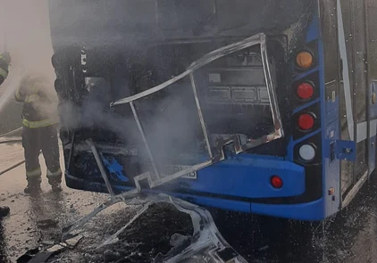 Un autobuz electric a luat foc, la Brăila FOTO: ISU Brăila