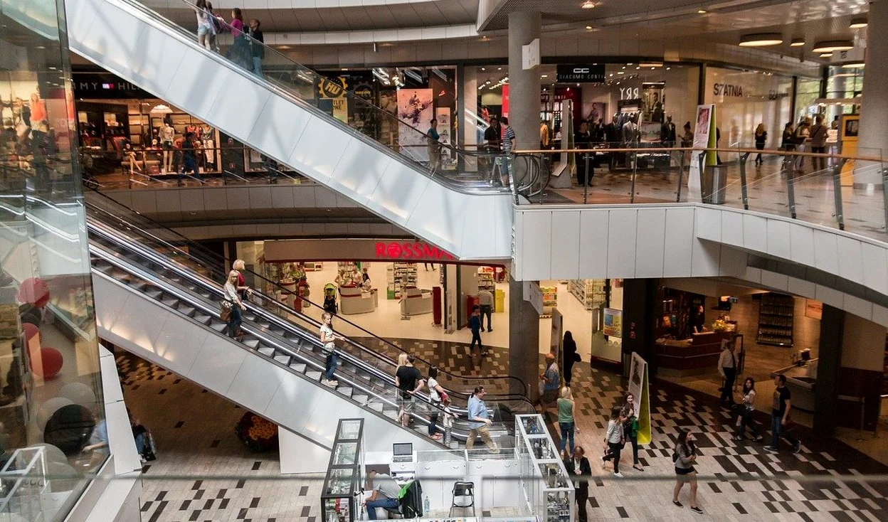 CBRE și marile centre comerciale solicită guvernului grăbirea redeschiderii