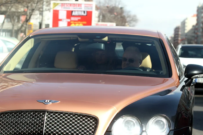 Naveta spaţială s-a întors cu bine din spaţiu şi a fost recuperată din ocean