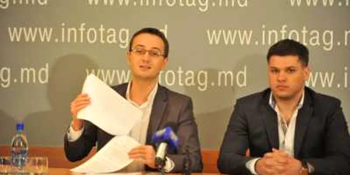 Reprezentanţii Eventis Mobile: avocatul Segiu Coţonoga şi juristul Andrei Iosip. FOTO: Grifor