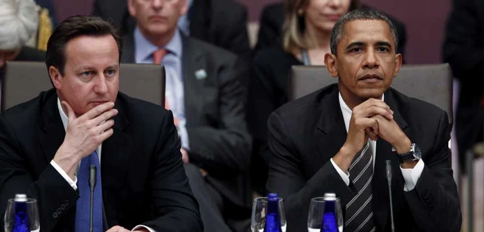 Preşedintele american Barack Obama şi premierul britanic David Cameron la summitul NATO de la Chicago.