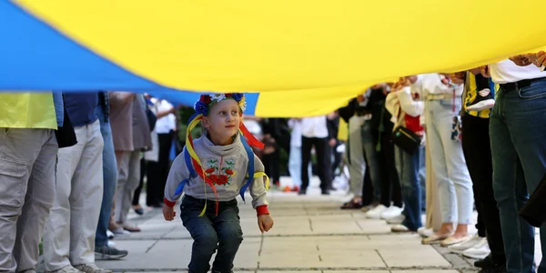 Copilul unui soldat urainean FOTO AFP