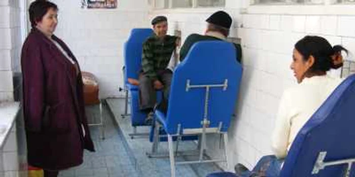 Buzoieni care donează sânge la centrul de tranfuzii