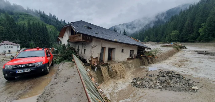 Gospodăriile localnicilor au fost măturate de un zid de apă de 5 metri FOTO: Arhivă