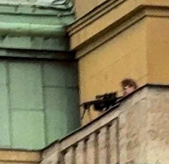 Imagine cu presupusul atacator de la Universitatea din Praga FOTO War Reports via Twitter 