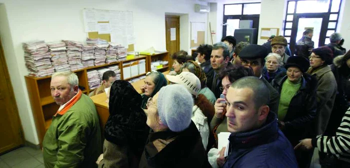 Mulţi ieşeni se simt umiliţi de birocraţia de la Casa Asigurărilor de Sănătate