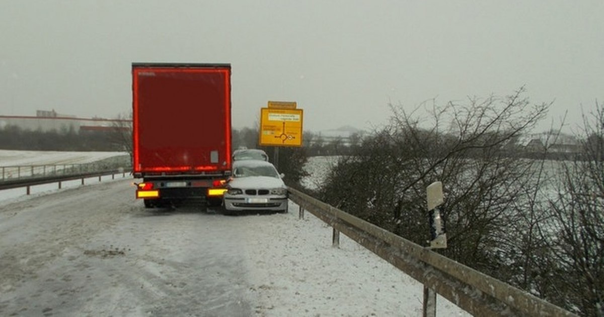 Şofer român de TIR, erou în Germania: Cum a oprit un BMW care venea pe contrasens cu şoferiţa leşinată la volan