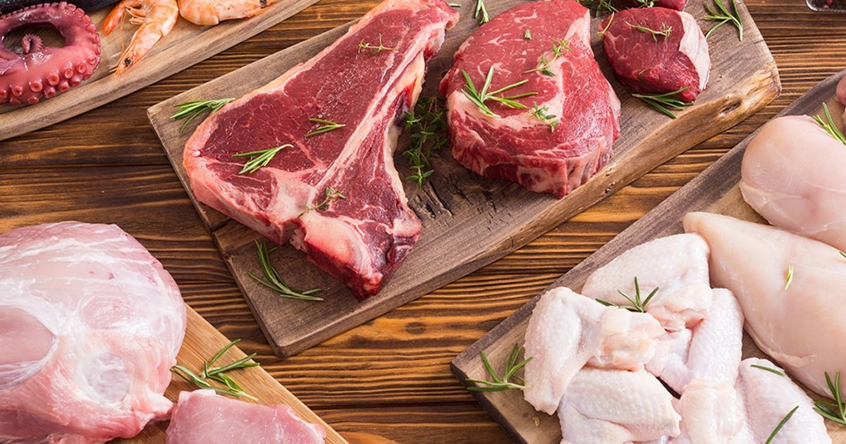 Un anumit tip de carne este asociat cu cancerul de colon. Ce spun cercetătorii