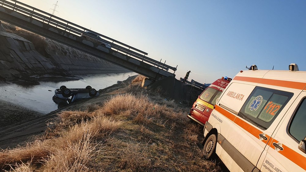 Accident rutier cu cinci victime în în Slobozia Conachi. O mașină a derapat și a căzut într-un canal