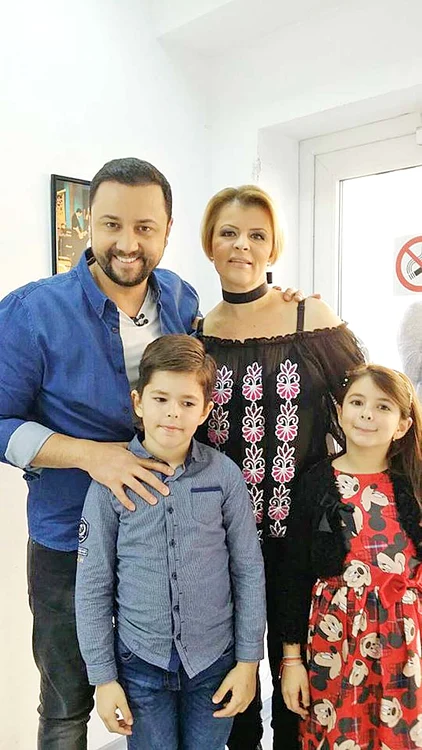 Cei doi copii ai  Sandei Ladoşi, la o  întâlnire cu Măruţă