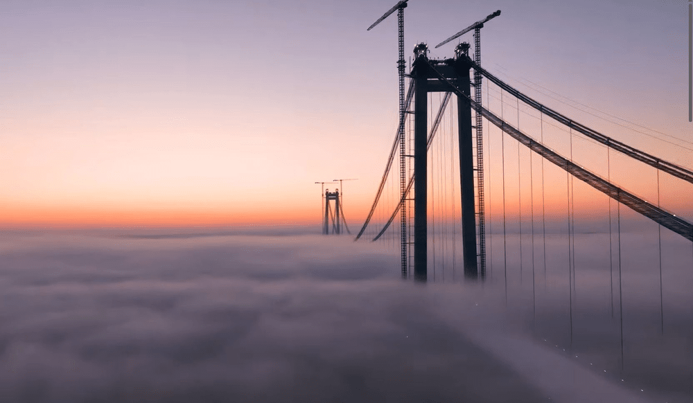 Imagini incredibile cu „Golden Gate”-ul de la Brăila. Podul, învăluit în ceață VIDEO 