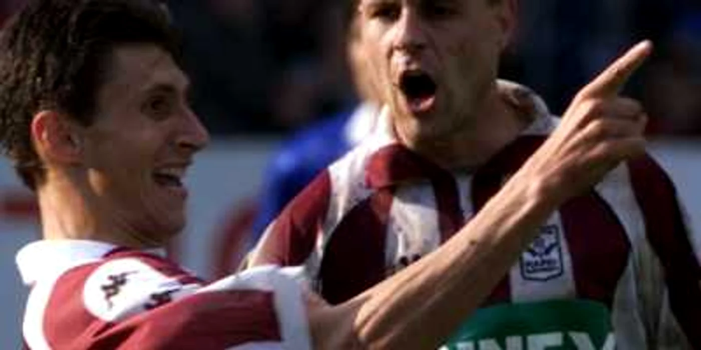 Șumudică și Sergiu Radu (stânga), sărbătorind un gol giuleștenilor   FOTO Mediafax