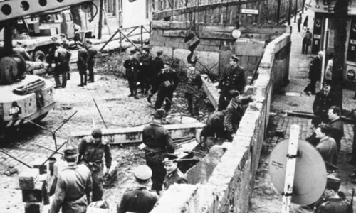Orasul divizat: criza Berlinului din 1961, ridicarea Zidului si nebunia sovieticilor jpeg