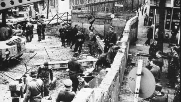 Orasul divizat: criza Berlinului din 1961, ridicarea Zidului si nebunia sovieticilor jpeg