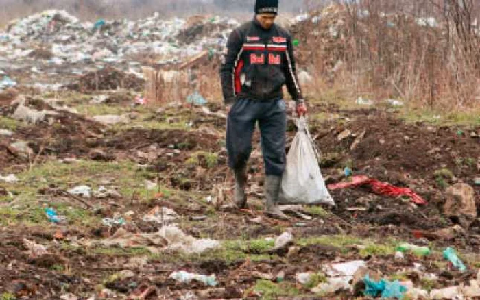 Aproape 2.300 de  gropi de gunoi ilegale