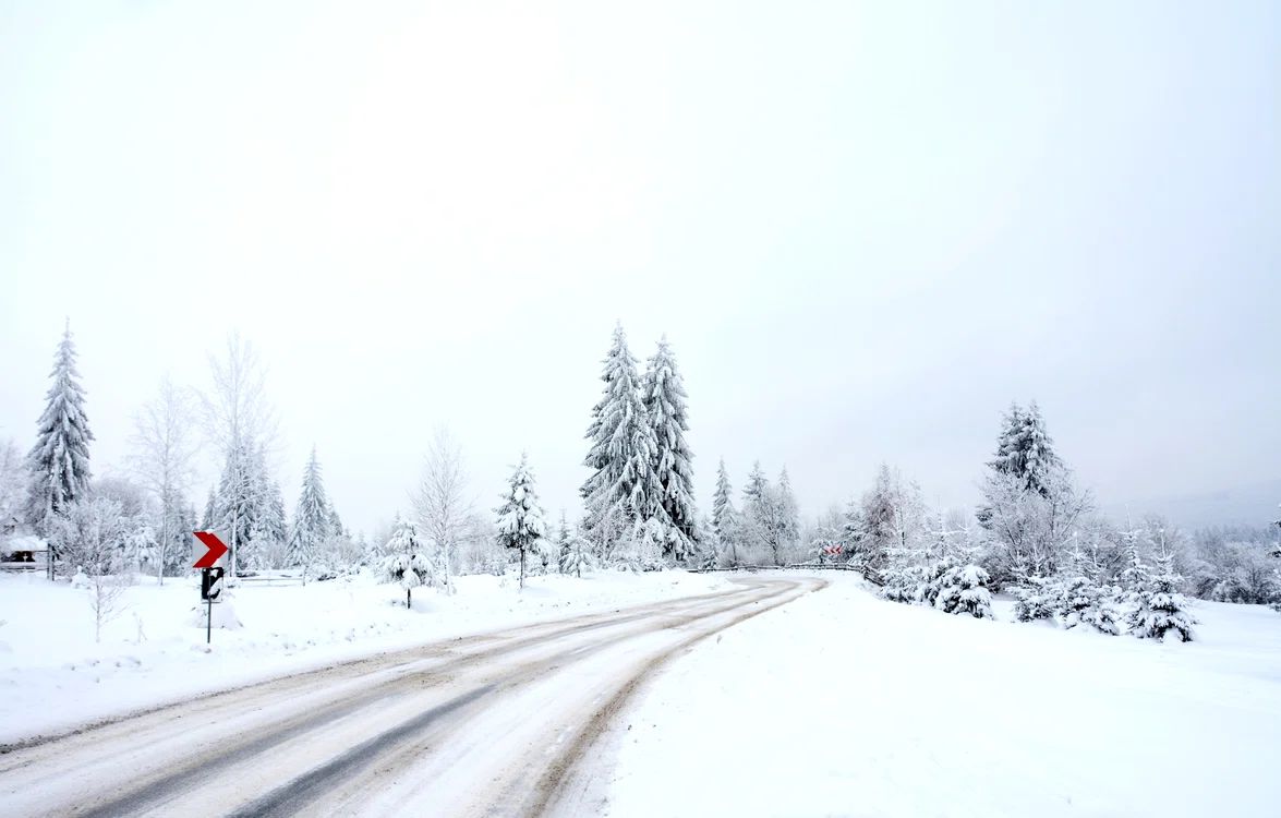Ninsorile se retrag treptat din România, însă vremea rămâne instabilă. FOTO: Shutterstock