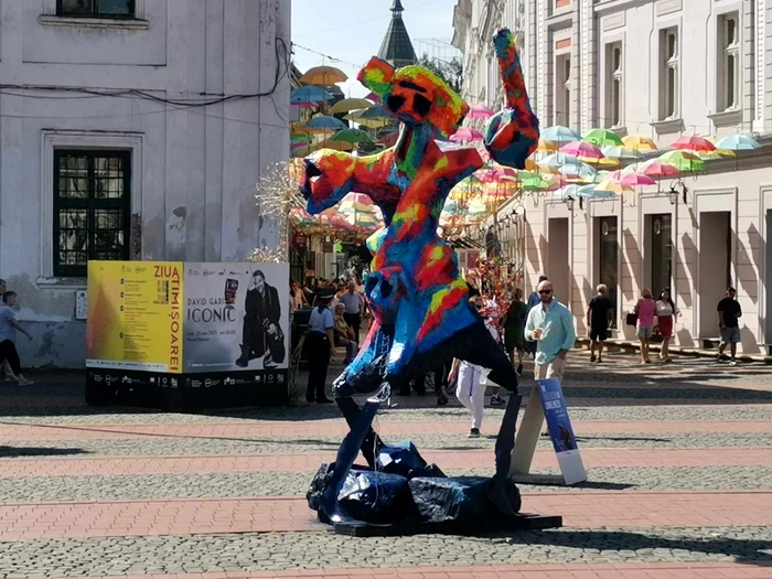 Lucrarea lui Ioan Nasta din Piața Libertății FOTO Ștefan Both