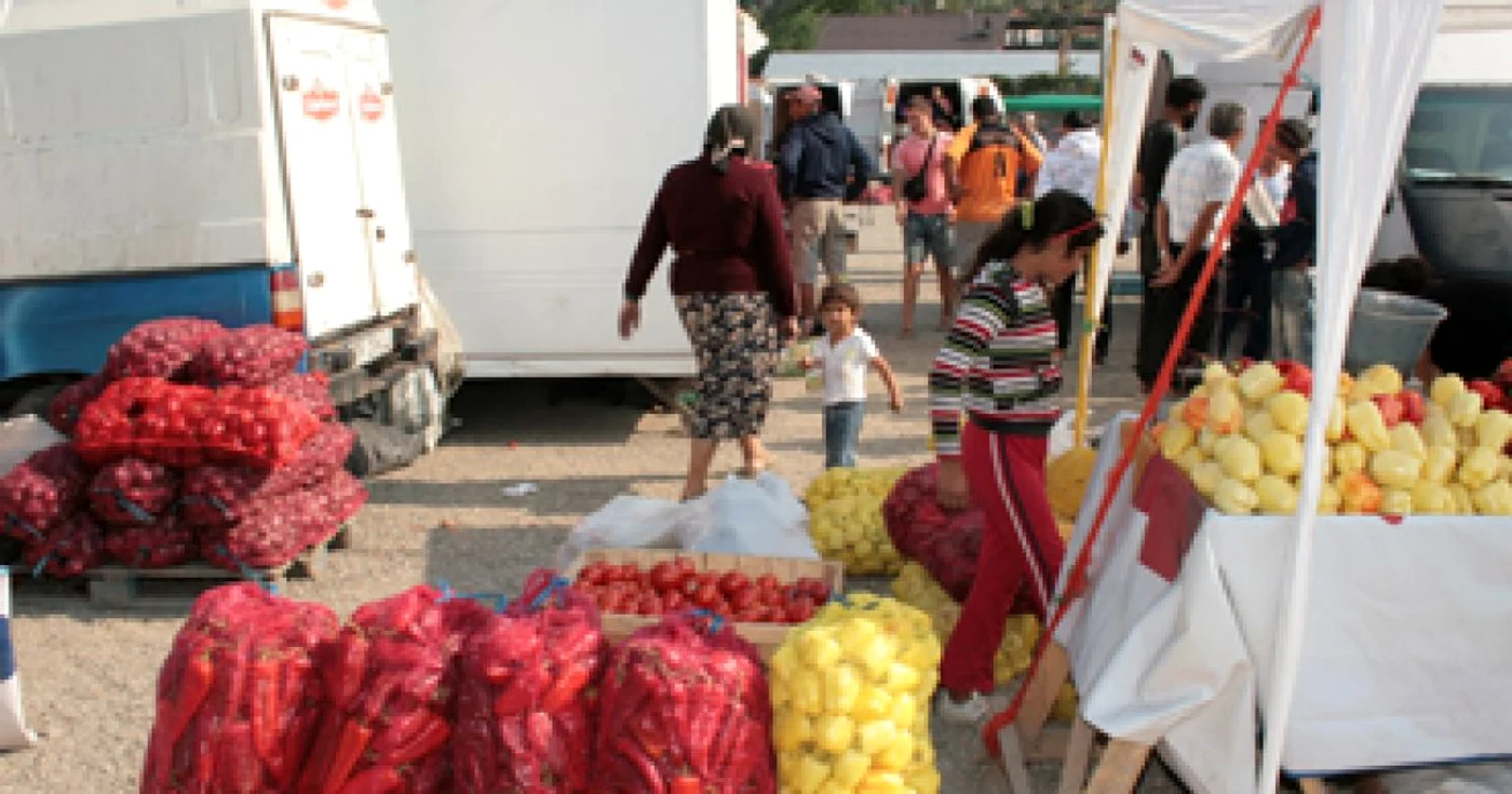 Neamt: Pietrenii cumpără  legume şi fructe angro
