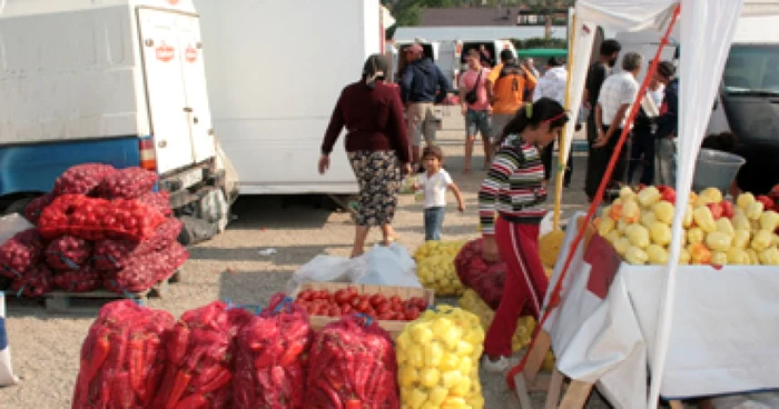 Neamt: Pietrenii cumpără legume şi fructe angro