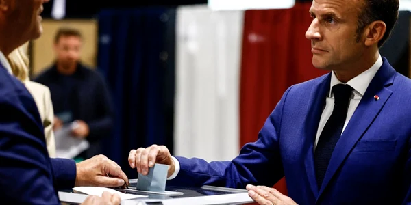Emmanuel Macron voteaza la alegerile legislative din Franta FOTO EPA EFE jpg