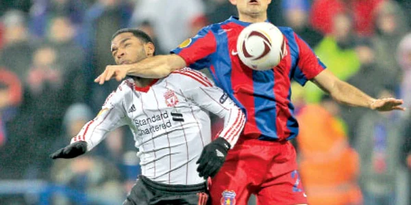 Stelistul Angelov (dreapta) l-a depăşit în dueluri pe mai bine cotatul său adversar, olandezul Babel  