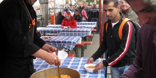 Fasole cu ciolan, servită la prânz orădenilor