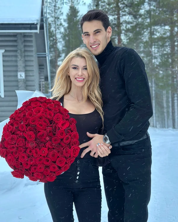 Andreea Bălan și Victor Cornea s au logodit în Laponia jpg