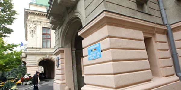 Palatul Roznovanu a fost văruit doar pe o porţiune de doi metri 