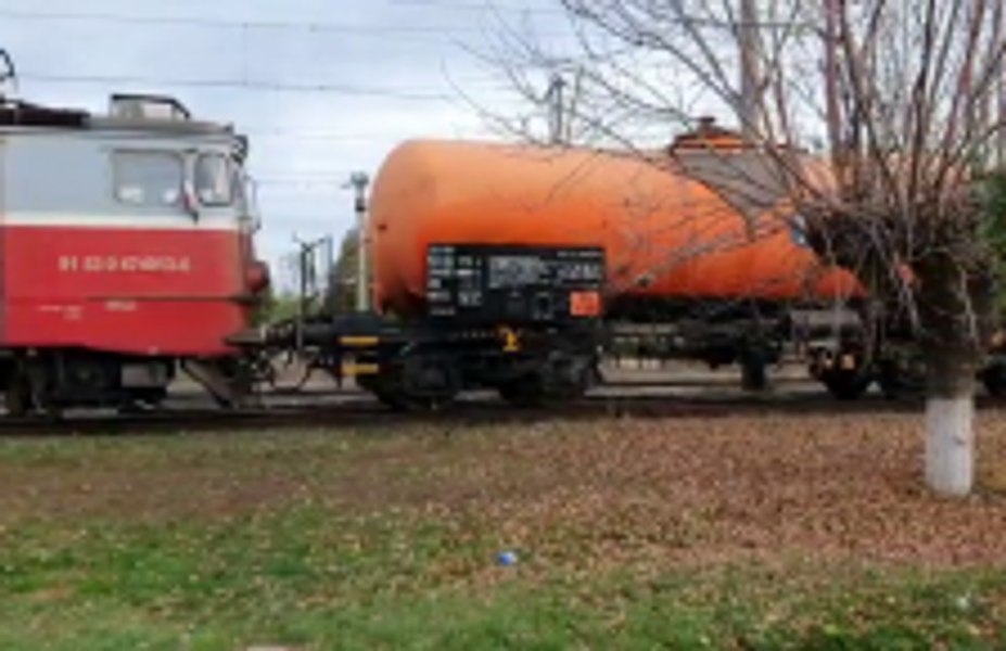 Vagon cu combustibil, deraiat între staţiile Zoiţa şi Râmnicu Sărat. Traficul feroviar a fost dirijat pe un fir