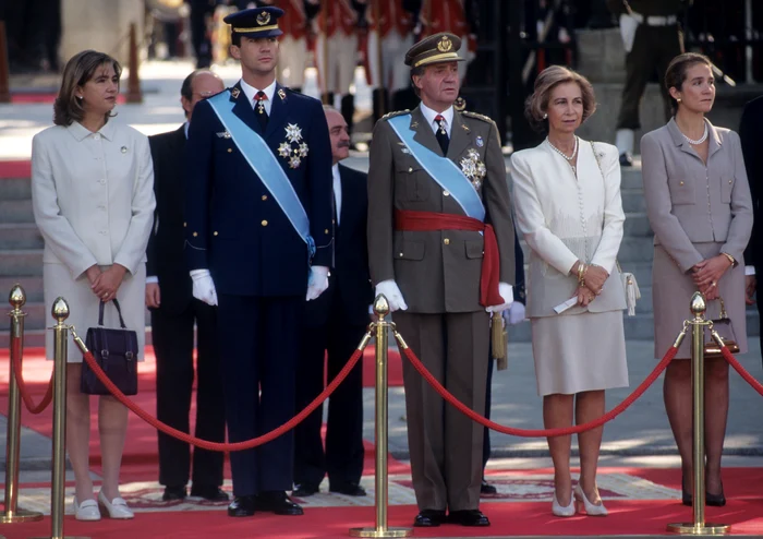 Infanta Elena a Spaniei (dreapta) cu frații Felipe și Cristina și părinții Juan Carlos și Sofia