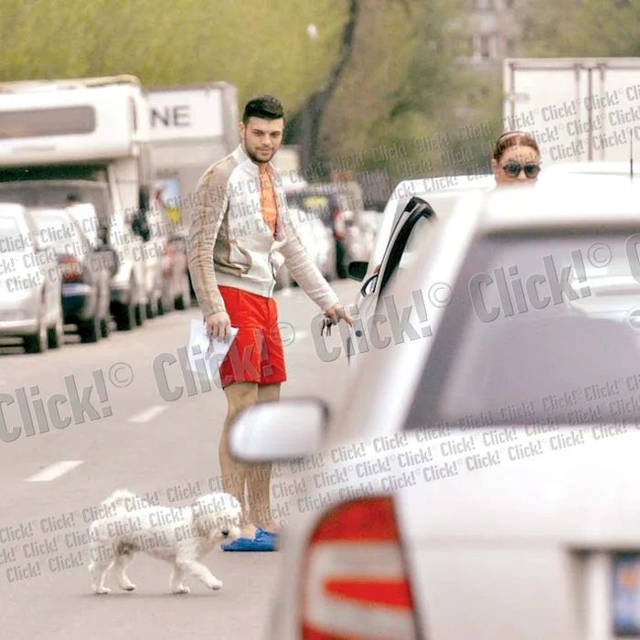 Oana Roman şi Marius, noul ei iubit, se comportă ca un cuplu „cu vechime”. Locuiesc împreună şi folosesc aceeaşi maşină (Fotografii: Blitz)